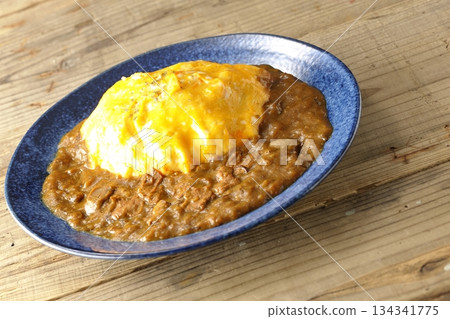 Omelet curry rice 134341775