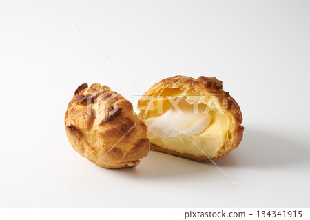 Choux à la crème: the image of French confectionery 134341915
