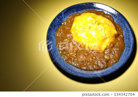 Omelet curry rice 134342704