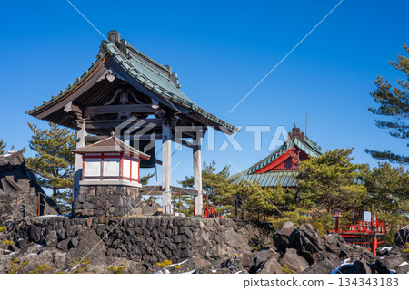 鬼押出庭鐘樓及淺間山觀音堂 鬼押出庭鐘樓及淺間山觀音堂 134343183