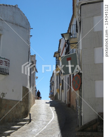 龍達的街道和通往藍天的道路 134345112