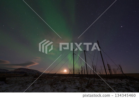 冰島冬季的月光與北極光 134345460