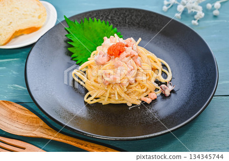 魷魚明太子奶油義大利麵配飛魚籽 134345744