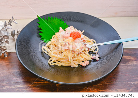 魷魚明太子奶油義大利麵配飛魚籽 134345745
