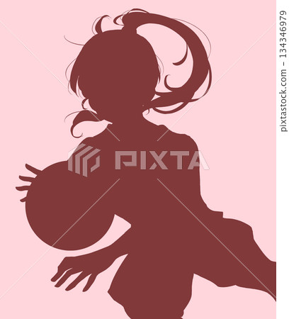 女孩打籃球的剪影 女孩打籃球的剪影 134346979