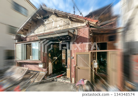The scene of a Showa-era wooden house that was completely destroyed by fire The scene of a Showa-era wooden house that was completely destroyed by fire 134348574