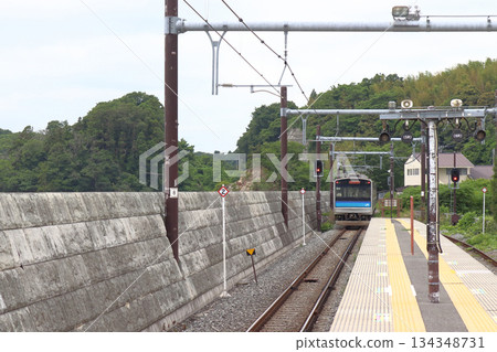 A 205 series train on the Senseki Line departing Rikuzen-Otsuka Station (2025: after the earthquake) A 205 series train on the Senseki Line departing Rikuzen-Otsuka Station (2025: after the earthquake) 134348731
