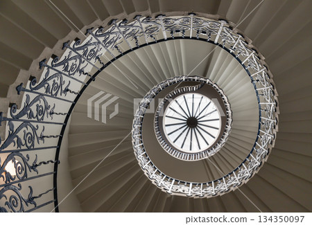 the iconic Tulip Stairs located in the Queen's House, a historic building in Greenwich. 134350097