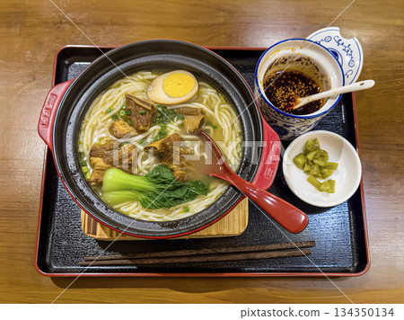 中餐、米粉、火鍋、排骨 中餐、米粉、火鍋、排骨 134350134