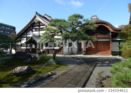 Myokakuji Temple, Priest's quarters and entrance, Kamigyo Ward, Kyoto City, Ogawa Higashiiru, Kamigyo-ku, Kyoto Myokakuji Temple, Priest's quarters and entrance, Kamigyo Ward, Kyoto City, Ogawa Higashiiru, Kamigyo-ku, Kyoto 134354611