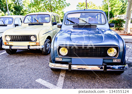 Details of an old, classic car, retro vehicle 134355124