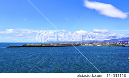 從太平洋渡輪木曾號上看到的北海道莧小牧港 從太平洋渡輪木曾號上看到的北海道莧小牧港 134355138