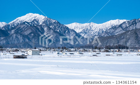從大町市眺望北阿爾卑斯山(冬季) 從大町市眺望北阿爾卑斯山(冬季) 134361154