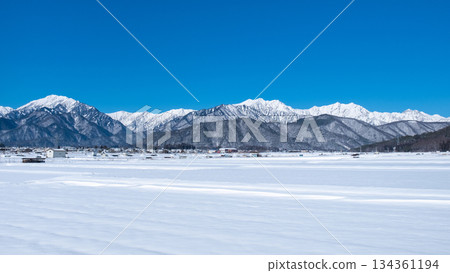 從大町市眺望北阿爾卑斯山（冬季） 134361194