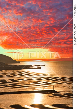 Sunset scenery on the Okoshiki coast 134362002