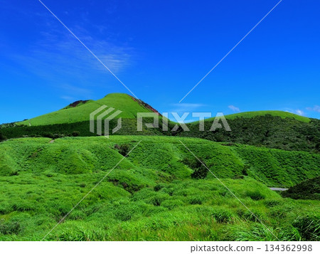 Kusasenrigahama Beach (Aso City, Kumamoto Prefecture) Kusasenrigahama Beach (Aso City, Kumamoto Prefecture) 134362998