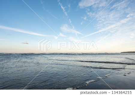 反射在海的太陽 134364255