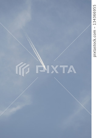 Contrails in the Kyoto sky Contrails in the Kyoto sky 134366955