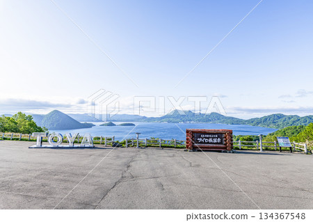 夏季從北海道洞爺湖町的筒倉展望台眺望洞爺湖 134367548