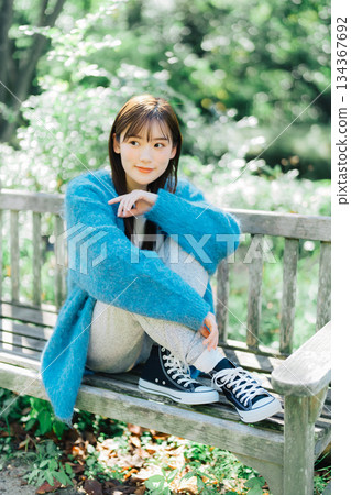 戶外女性肖像 134367692