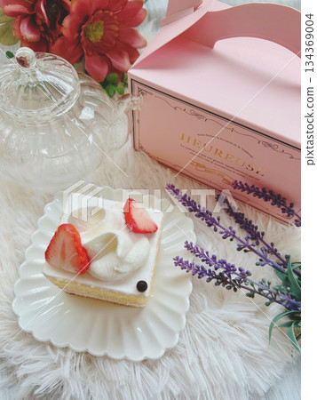 可愛的草莓蛋糕 134369004