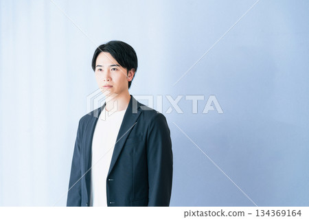 一個不安的商人 134369164