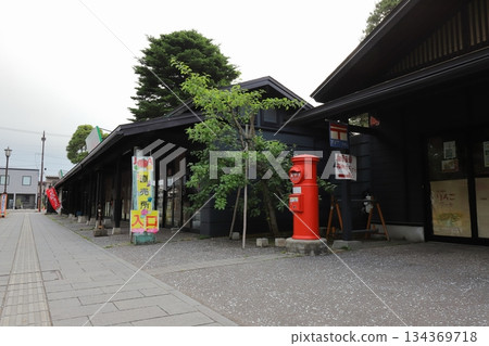 青森縣弘前市圓形郵筒風景（津輕藩尼普塔村） 134369718