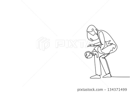 Single continuous line drawing a mother holds and places her baby upside down on her thighs. Precautions for airway obstruction. National Heimlich Maneuver Day. One line design vector illustration 134371499