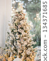 Christmas tree with pine cones covered with hoarfrost 134371685