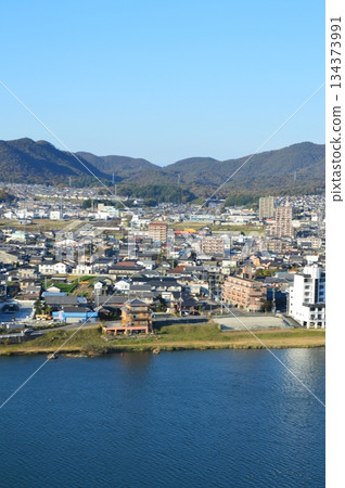 The townscape of Kakamigahara City, Gifu Prefecture, and the Kiso River, seen from the castle tower of Inuyama Castle 134373991