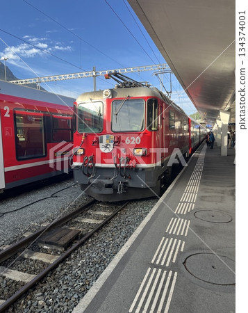 採爾馬特與聖莫里茲之間的冰川快車 採爾馬特與聖莫里茲之間的冰川快車 134374001