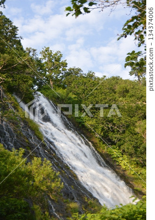 Oshinkoshin waterfall (Charasse nai river / estuary vicinity / Shari-cho, Shari-gun, Hokkaido) 134374006
