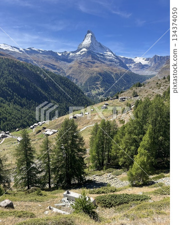 健行欣賞馬特洪峰美景 健行欣賞馬特洪峰美景 134374050