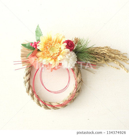 黃色慶祝裝飾品 134374926