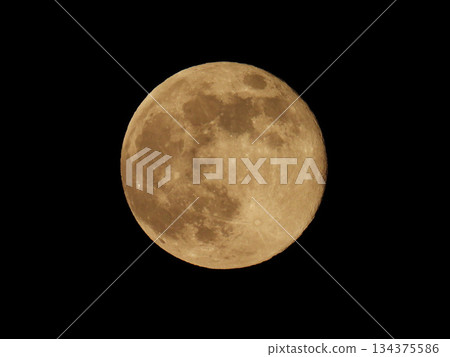 Full moon (photographed on December 5, 2025) 134375586