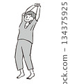 老婦人伸展身體－黑白插圖 134375925