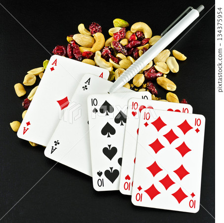 poker hand Fullhouse 134375954