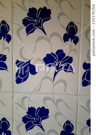 Floral Design Bath Room Wall Tiles 134376768