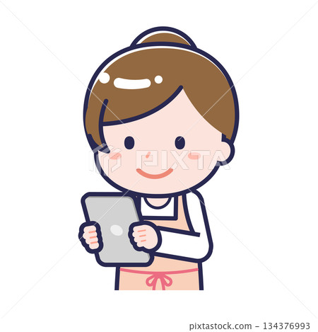 一名女性「育兒工作者」正在使用平板電腦 134376993