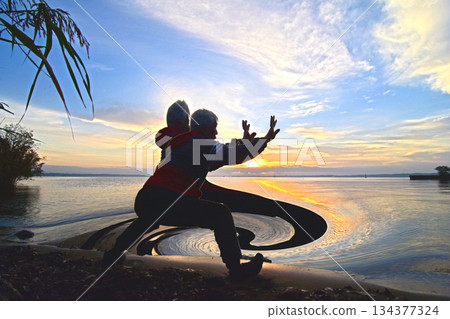 在陽光下鍛煉！ 134377324