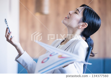 受工作困擾的女商人 134377560