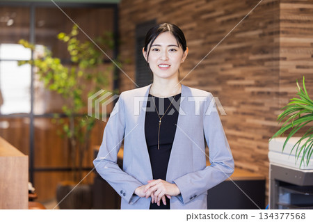 Business woman Business woman 134377568