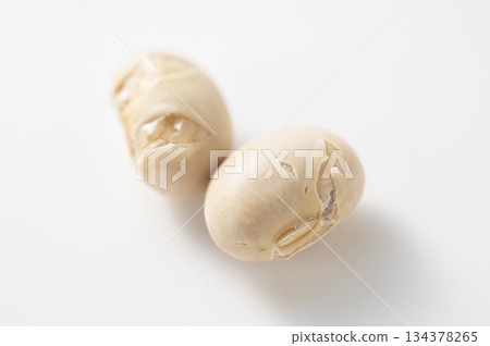 烤大豆的特寫鏡頭 134378265