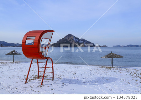 Winter scenery of the Gogunsan islands near Gunsan, South Kotea. 134379025