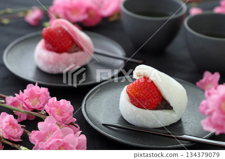 Hinamatsuri Strawberry Daifuku 134379079