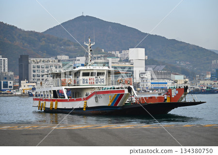 [Korea/Yeosu City] Ferry connecting the mainland and outlying islands 134380750