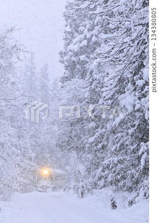 暴風雪中的唯見線 134380805