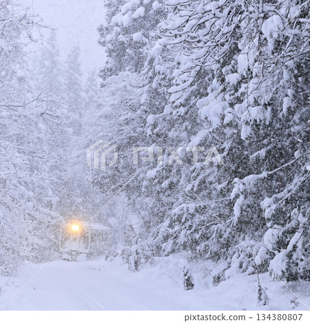 暴風雪中的唯見線 134380807