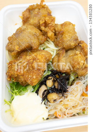 Delicious chicken fried chicken lunch Delicious chicken fried chicken lunch 134381280