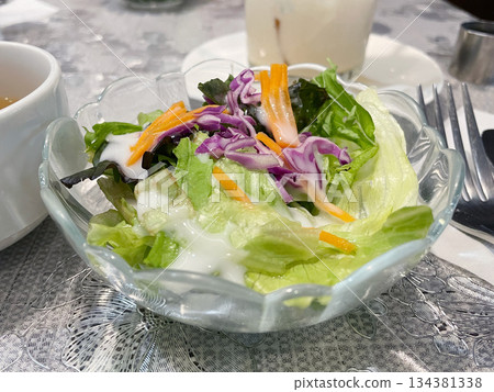 Green salad with dressing 134381338